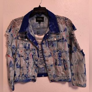 The Tag says it’s a 1X BUT it fits more like a L/XL.